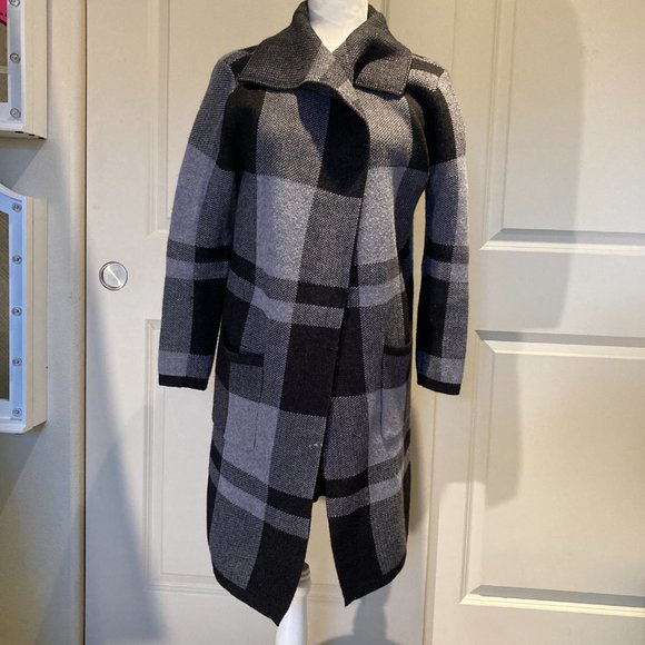 Davi & Dani dark gray plaid long cardigan duster sweater - Picture 2 of 8